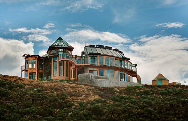 Earthship Biotecture